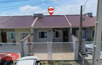 Imagem: A casa possui 3 Dormitórios, 3 Banheiros, 2 Vagas na garagem