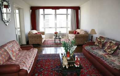 Imagem: O apartamento possui 4 Dormitórios, 3 Banheiros, 3 Vagas na