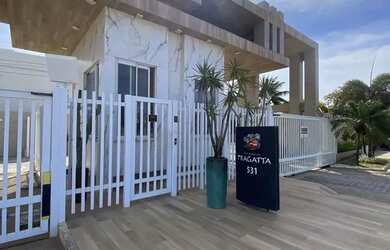 Imagem: A casa em condomínio possui 4 Dormitórios, 1 Banheiro, 4 Vagas