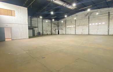 Imagem: O depósito possui 4 Vagas na garagem, 508m² de Área e está