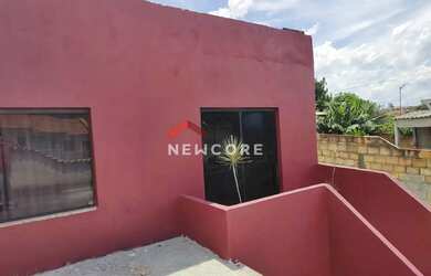 Imagem: A casa possui 3 Dormitórios, 2 Banheiros, 4 Vagas na garagem