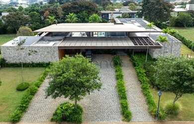 Imagem: A casa em condomínio possui 5 Dormitórios, 5 Banheiros, 5