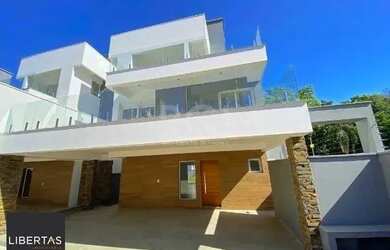 Imagem: A casa em condomínio possui 3 Dormitórios, 5 Banheiros, 2