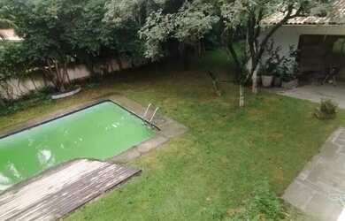 Imagem: A casa possui 5 Dormitórios, 5 Banheiros, 5 Vagas na garagem