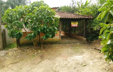 Imagem: A casa possui 1 Dormitório, 2 Banheiros, 1 Vaga na garagem