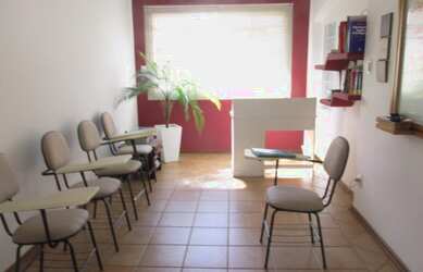 Imagem: A casa possui 3 Dormitórios, 2 Banheiros, 4 Vagas na garagem