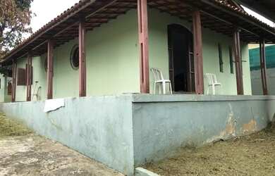 Imagem: A casa possui 3 Dormitórios, 3 Banheiros, 3 Vagas na garagem