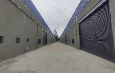 Imagem: O depósito possui 5 Vagas na garagem, 500m² de Área e está