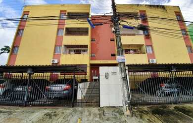 Imagem: O apartamento possui 3 Dormitórios, 1 Banheiro, 1 Vaga na garagem