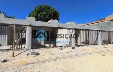 Imagem: A casa possui 2 Dormitórios, 1 Banheiro, 2 Vagas na garagem