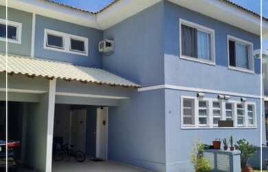 Imagem: A casa possui 3 Dormitórios, 3 Banheiros, 2 Vagas na garagem