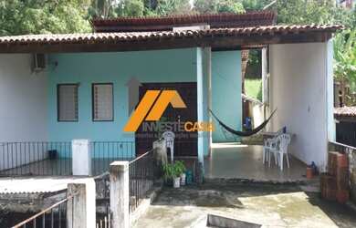 Imagem: A casa possui 2 Dormitórios, 2 Banheiros, 2 Vagas na garagem