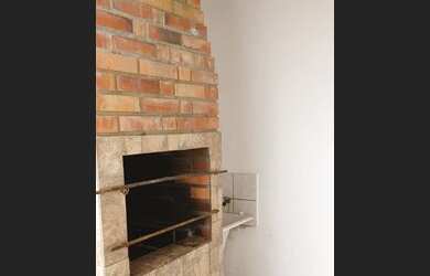 Imagem: A casa possui 2 Dormitórios, 1 Banheiro, 1 Vaga na garagem