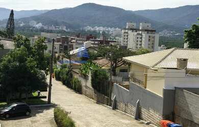 Imagem: O apartamento possui 3 Dormitórios, 2 Banheiros, 3 Vagas na