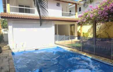 Imagem: A casa em condomínio possui 4 Dormitórios, 5 Banheiros, 4