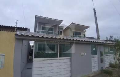 Imagem: A casa possui 3 Dormitórios, 3 Banheiros, 1 Vaga na garagem