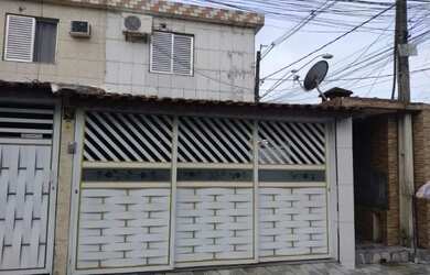 Imagem: A casa possui 2 Dormitórios e 2 Banheiros e está localizado