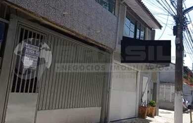 Imagem: A casa possui 3 Dormitórios, 1 Banheiro, 3 Vagas na garagem