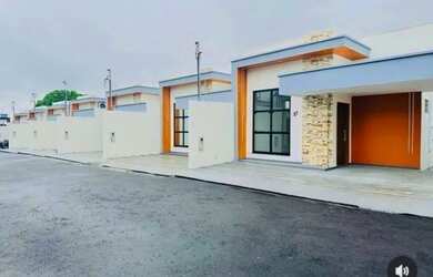 Imagem: A casa em condomínio possui 3 Dormitórios, 1 Banheiro, 2 Vagas