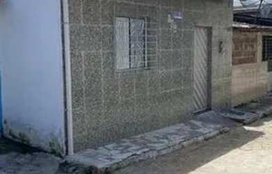 Imagem: A casa possui 2 Dormitórios, 1 Banheiro e está localizado