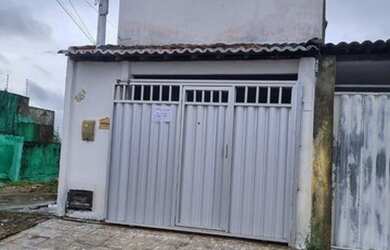 Imagem: A casa possui 2 Dormitórios, 1 Banheiro, 1 Vaga na garagem