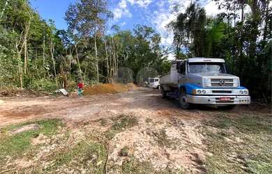 Imagem: A casa em condomínio possui 1 Dormitório, 1 Banheiro e 470m²