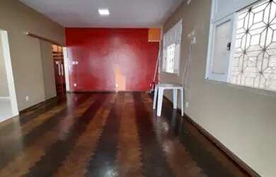 Imagem: A casa possui 5 Dormitórios, 4 Banheiros, 5 Vagas na garagem