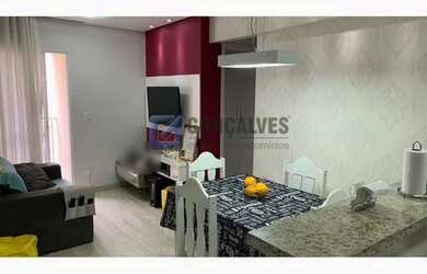 Imagem: O apartamento possui 2 Dormitórios, 1 Banheiro, 1 Vaga na garagem