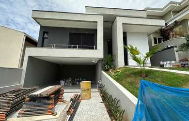 Imagem: A casa em condomínio possui 3 Dormitórios, 4 Banheiros, 4