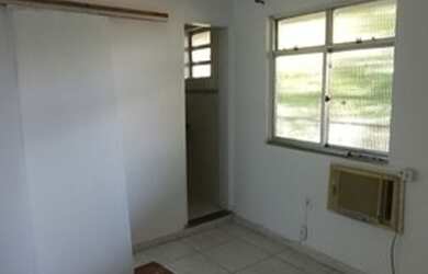 Imagem: A casa possui 1 Dormitório, 2 Banheiros, 1 Vaga na garagem