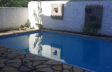 Imagem: A casa possui 5 Dormitórios, 5 Banheiros, 3 Vagas na garagem