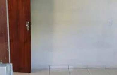 Imagem: A casa possui 3 Dormitórios, 1 Banheiro, Imóvel novo e está