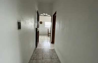 Imagem: A casa para alugar possui 3 Dormitórios, 2 Banheiros, 5 Vagas