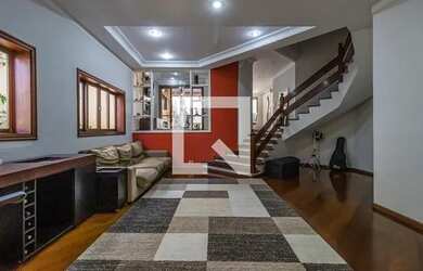 Imagem: A casa em condomínio possui 4 Dormitórios, 3 Banheiros, 4