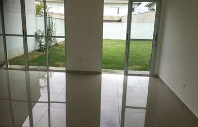 Imagem: A casa em condomínio possui 3 Dormitórios, 3 Banheiros, 2