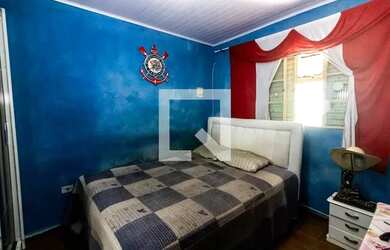 Imagem: A casa possui 4 Dormitórios, 3 Banheiros, 3 Vagas na garagem