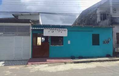 Imagem: A casa possui 4 Dormitórios, 4 Banheiros, 1 Vaga na garagem