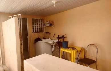 Imagem: A casa possui 2 Dormitórios, 1 Banheiro, 1 Vaga na garagem