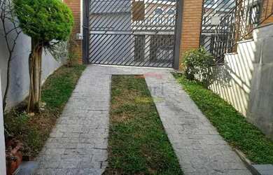 Imagem: A casa possui 3 Dormitórios, 4 Banheiros, 3 Vagas na garagem