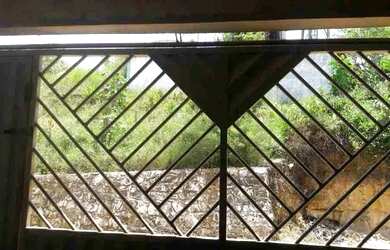 Imagem 5: VENDO ESTA CASA NA ILHA. 1 Vaga na garageme5 Dormitórios