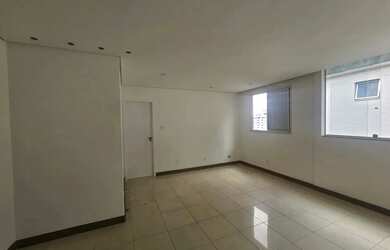 Imagem: O apartamento possui 2 Dormitórios, 2 Banheiros, 2 Vagas na