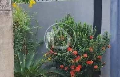 Imagem: A casa possui 2 Dormitórios, 1 Banheiro, 2 Vagas na garagem