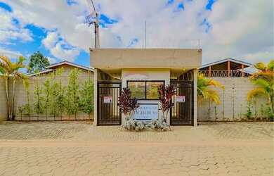 Imagem: A casa possui 2 Dormitórios, 1 Banheiro, 2 Vagas na garagem