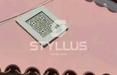 Imagem: A casa possui 4 Dormitórios, 2 Banheiros, 1 Vaga na garagem