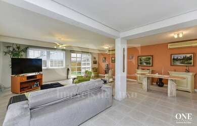 Imagem: A casa em condomínio possui 2 Dormitórios, 5 Banheiros, 3