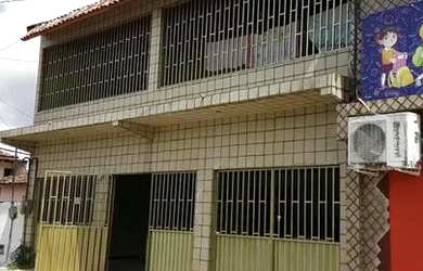 Imagem: A casa possui 4 Dormitórios, 5 Banheiros, 3 Vagas na garagem