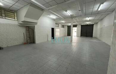 Imagem: O depósito possui 4 Vagas na garagem, 144m² de Área e está