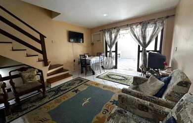 Imagem: A casa em condomínio possui 3 Dormitórios, 1 Banheiro, 2 Vagas