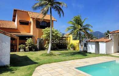 Imagem: A casa possui 5 Dormitórios, 5 Banheiros, 5 Vagas na garagem