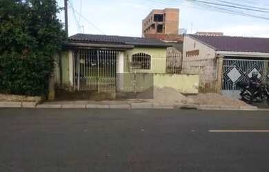 Imagem: A casa possui 2 Dormitórios, 1 Banheiro, 1 Vaga na garagem